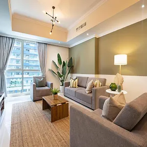 Luxe Near Mall Burj Khalifa Pool Gym Parking Apartment Dubai