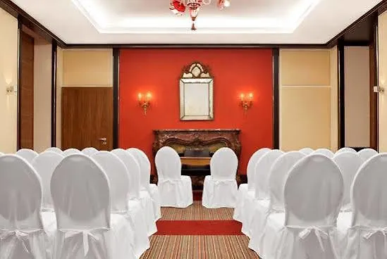 Dom Hotel Κολωνία 5*,